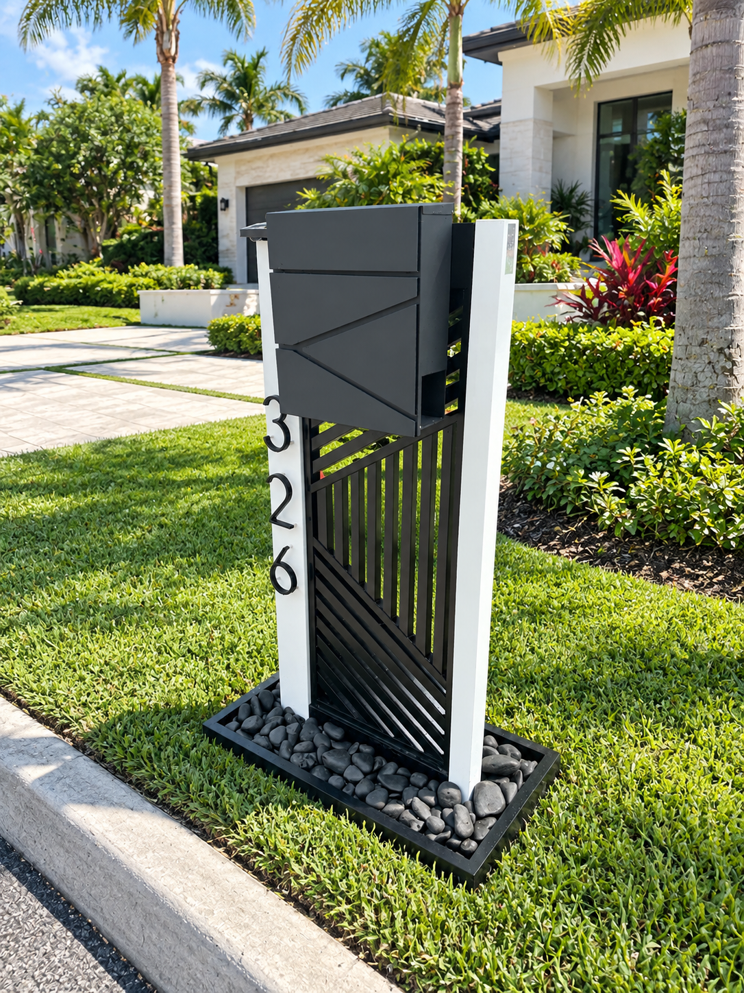 Labyrinth (Wall Mailbox)
