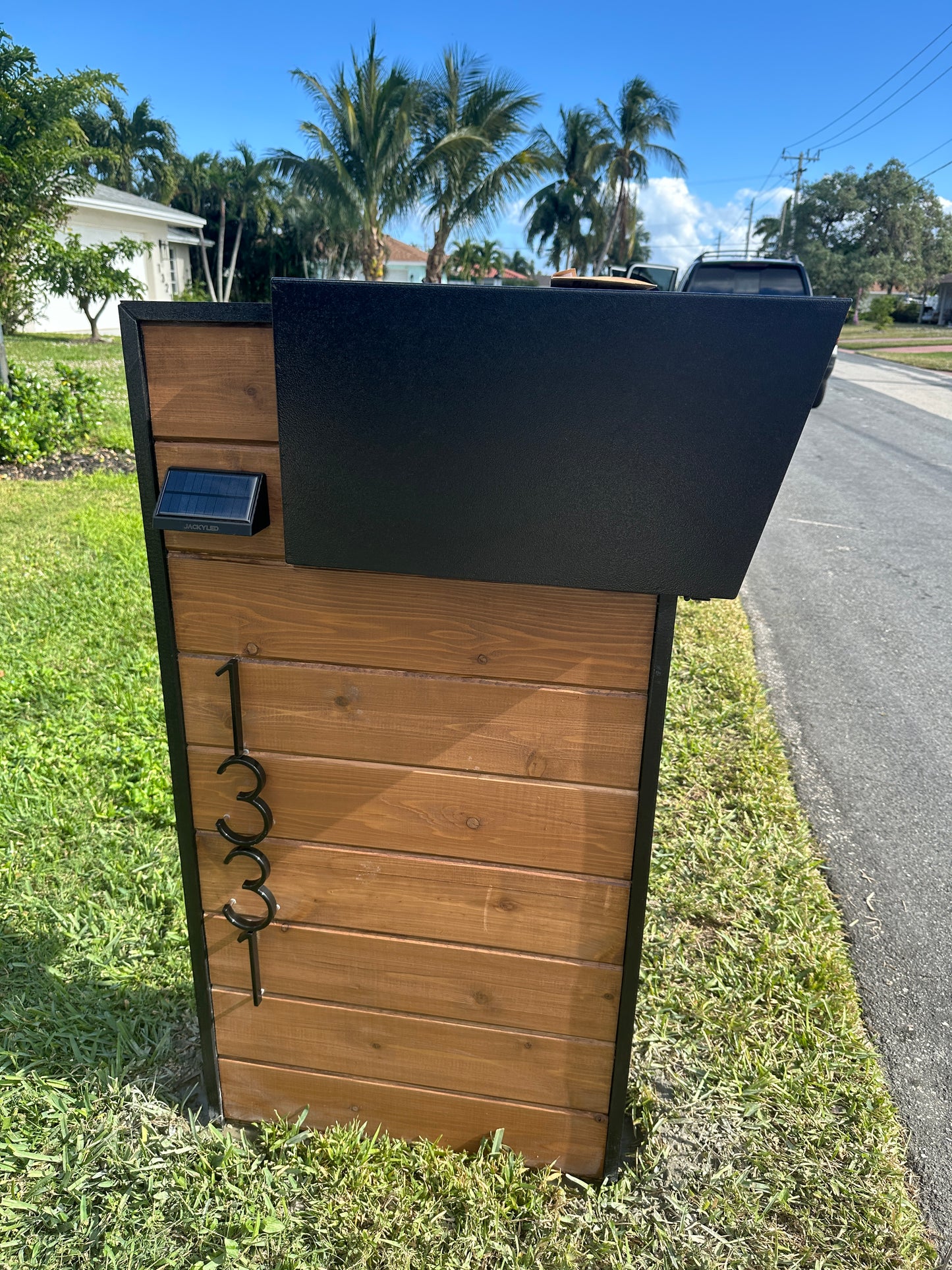 Thumbs Up Stained Cedar "Cappuccino"