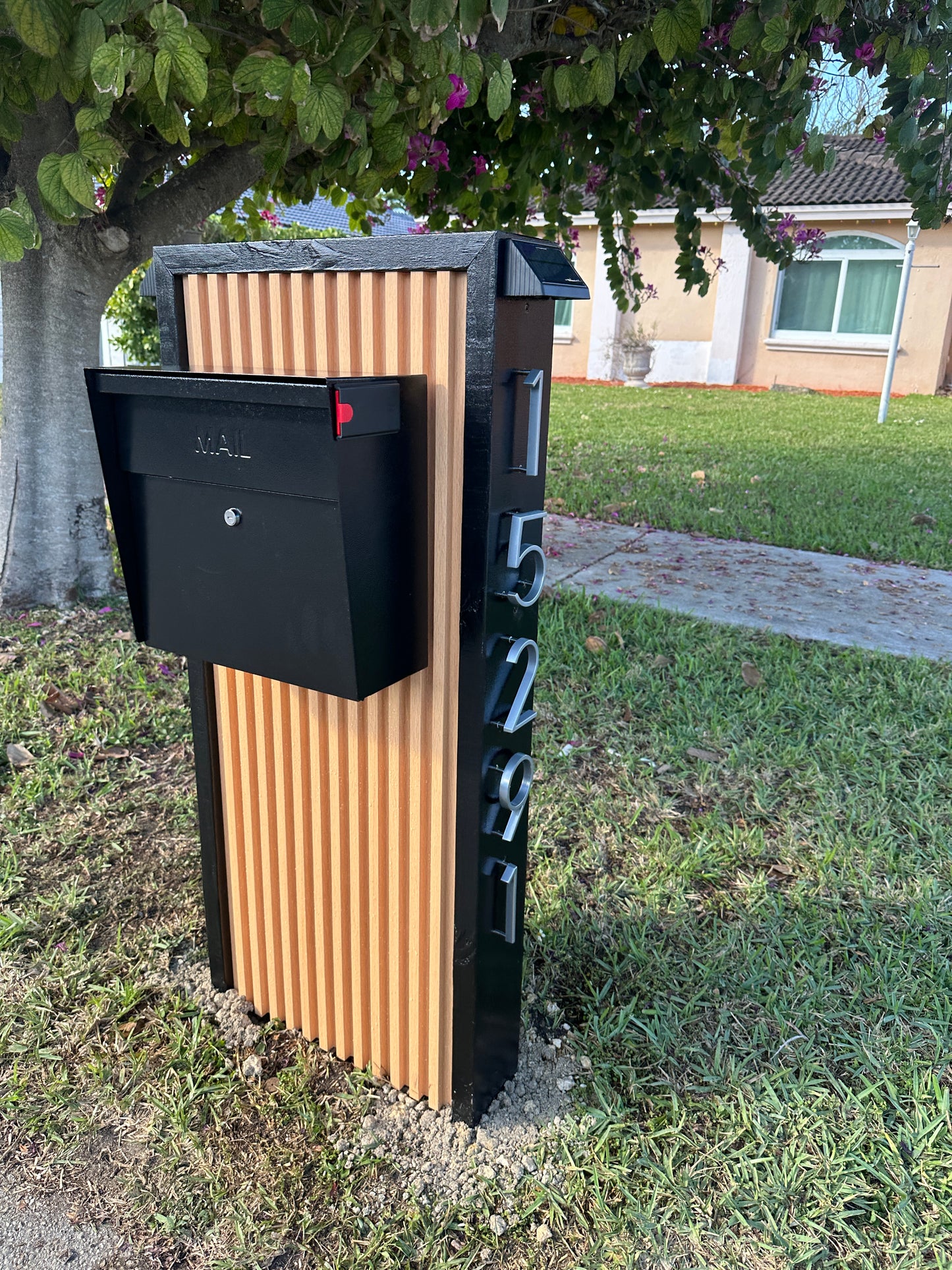 Oak Vert Slats Mailbox