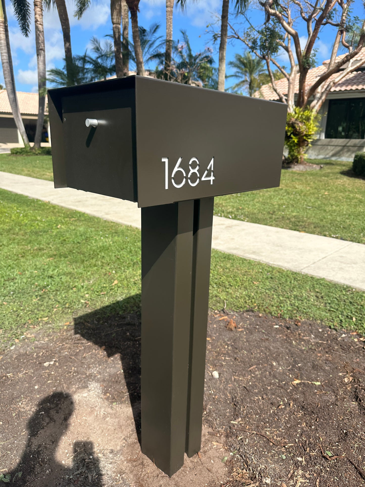 Hazelwood XL Mailbox
